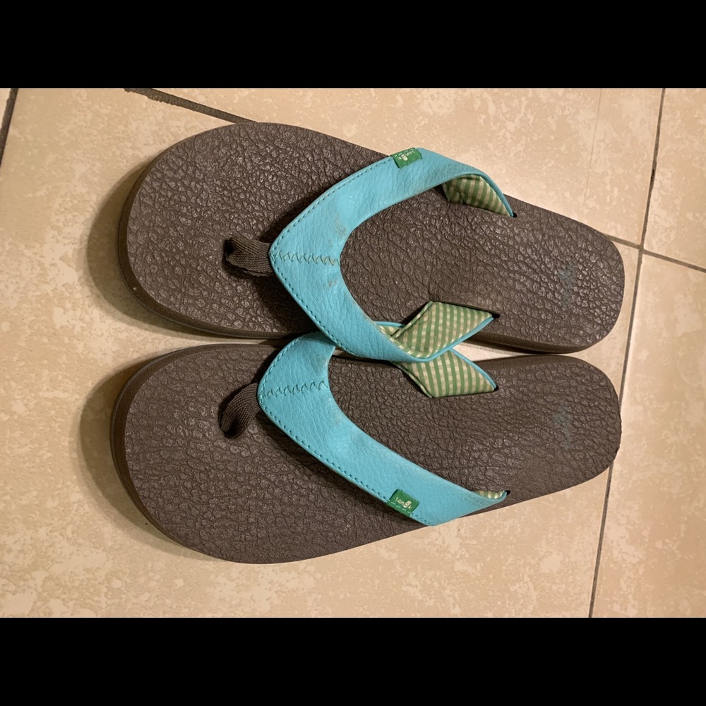 Sanuk flip flops good used condition